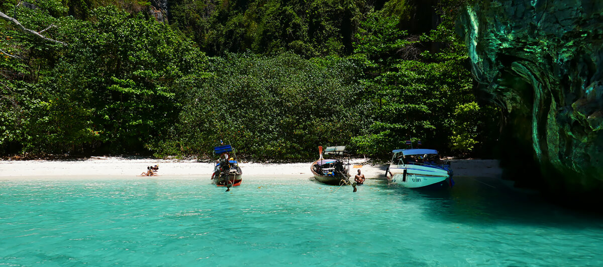 “The Beach” & Co: Koh Phi Phi Bootstour