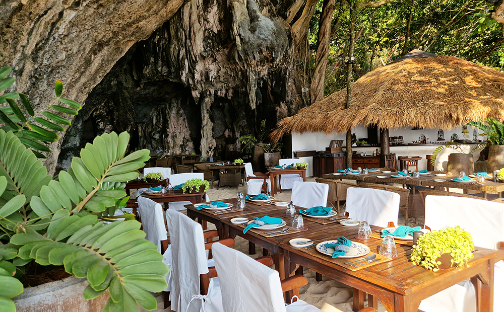 Im "Grotto" kann man sowohl am Mittag als auch am Abend speisen. © Thailand-Lifestyle.com by Nathalie Gütermann