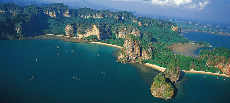 Die traumhafte Region rund um Krabi in Südthailand. Hier gibt es auch Lagunen & heiße Quellen. 