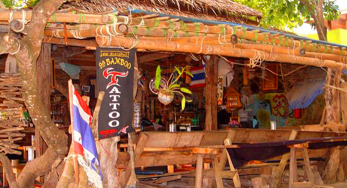 Thailand Lifestyle Tipp von Nathalie Gütermann auf der Glücksinsel Koh Lanta: Bars und Beaches für Blumenkinder