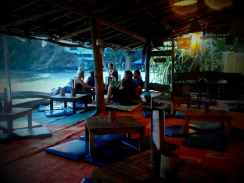 Thailand Lifestyle Tipp von Nathalie Gütermann auf der Glücksinsel Koh Lanta: Bars und Beaches für Blumenkinder