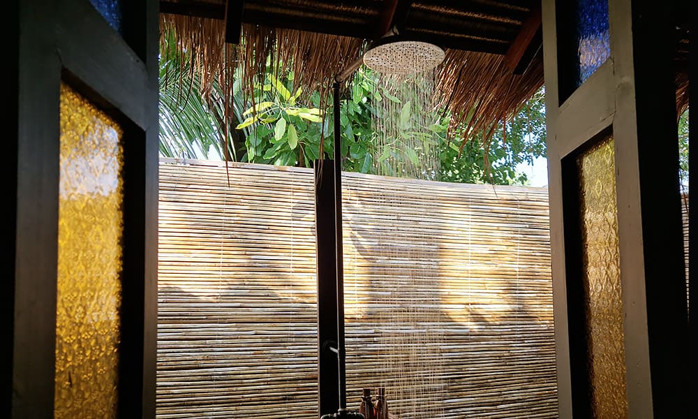 Openair-Regendusche im Zeavola. © Thailand-Lifestyle.com