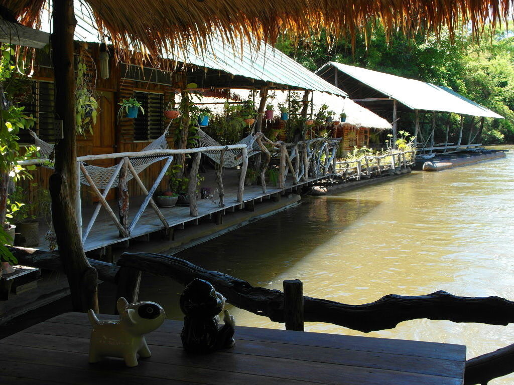 Kanchanaburi Unterkunft: "Madatara"" Flosshotel im Sai Yok Nationalpark 