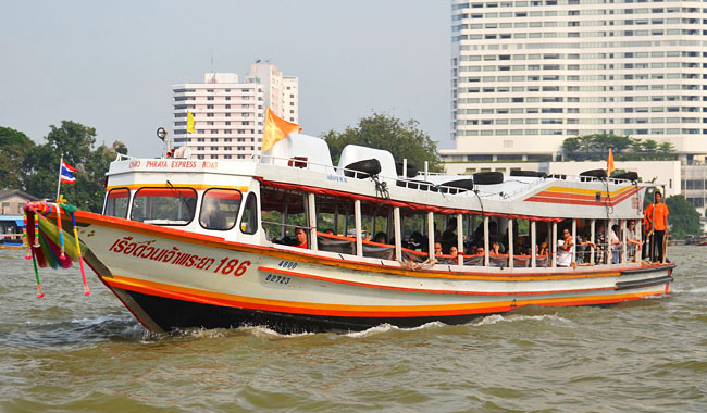 Thailand Lifestyle präsentiert: Kanaltouren! Hier: das Chao Phraya Expressboot "Orange Flag"