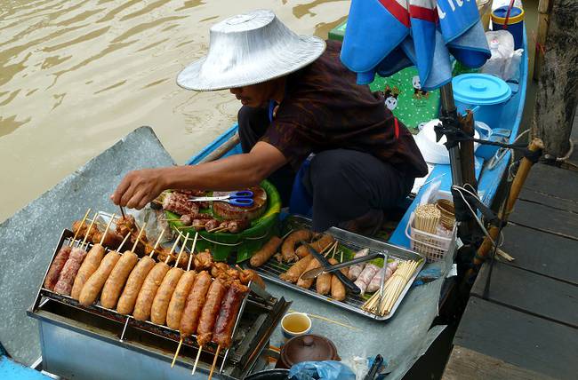 Thailand Lifestyle präsentiert: den Garküchenmarkt "Bang Nam Phueng Floating Market" in Phra Pradaeng