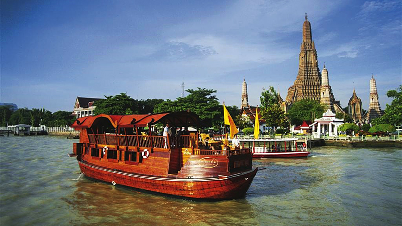 Thailand Lifestyle präsentiert: Kanaltouren! Hier: das Chao Phraya Expressboot "Orange Flag"Thailand Lifestyle präsentiert: Kanaltouren! Hier: Dinner Cruise auf der "Manohra" Dschunke