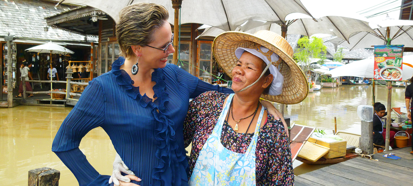 Nathalie zu Besuch auf dem "Pattaya Floating Market"Nathalie zu Besuch im "Pattaya Floating Market"