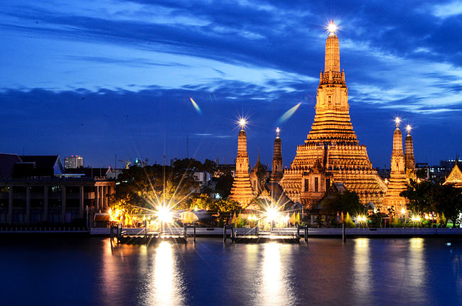 Thailand-Lifestyle.com - "Insider Tour": Abendliche Bangkok Radtour (Hier: Wat Arun)