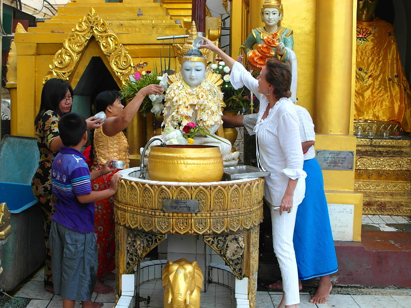 Thailand Lifestyle präsentiert: die berühmte Shwedagon-Pagode in Yangon, Myanmar