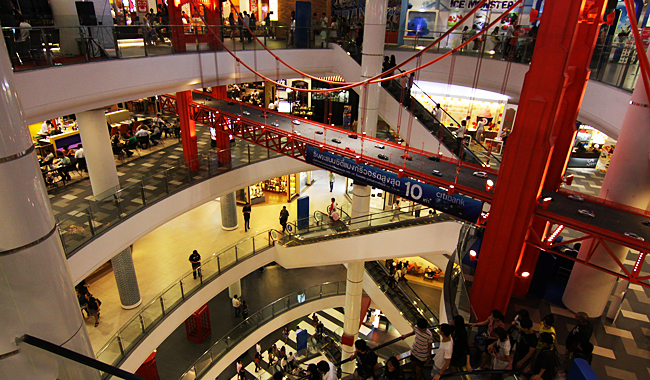 Thailand Lifestyle präsentiert: die Mode-Mall "Terminal 21" im Sukhumvit - gebaut wie ein Airport.