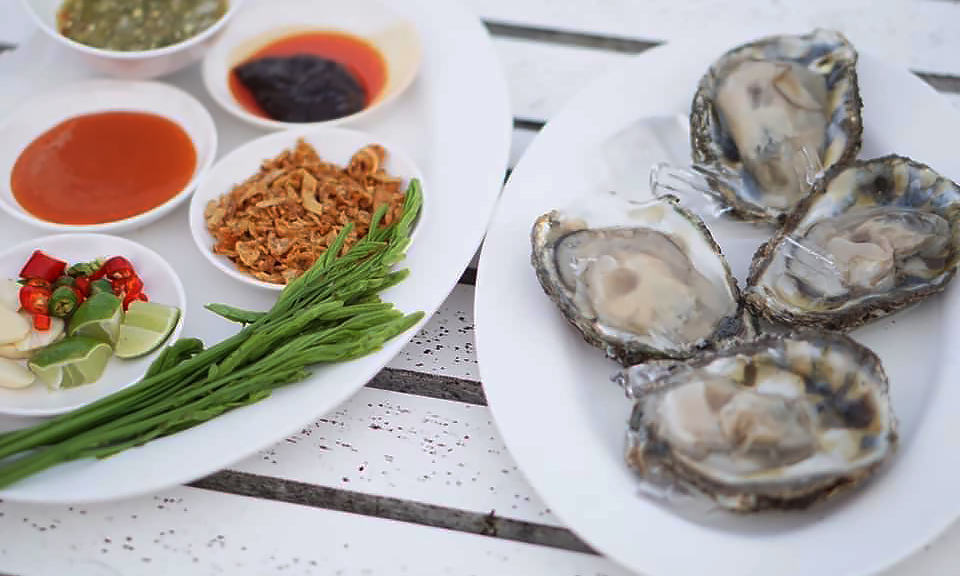 Frische Austern, Fisch-Spezialitäten und Meeresfrüchte an Phukets Ostküste. Foto: © "Laem Hin Seafood Restaurant"