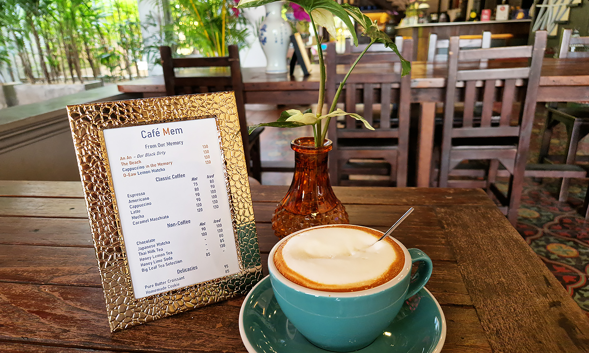 Phuket Town: On On Hotel - Café Mem © Thailand-Lifestyle.com by Nathalie Gütermann