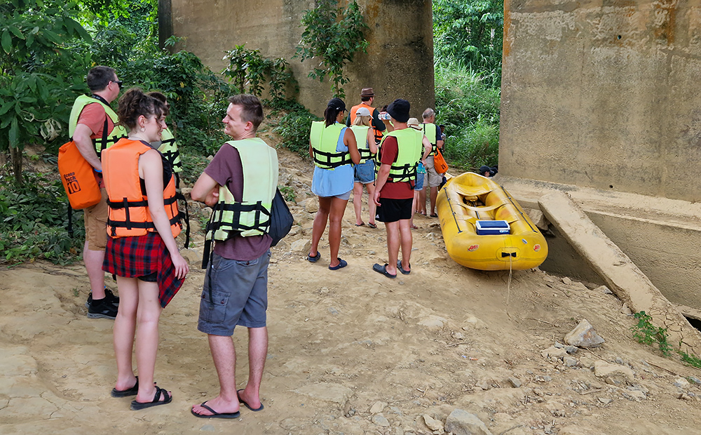 Vorfreude! Gleich geht's los mit dem Kayaking auf dem Sok River. Foto © Thailand-Lifestyle.com by Nathalie Gütermann