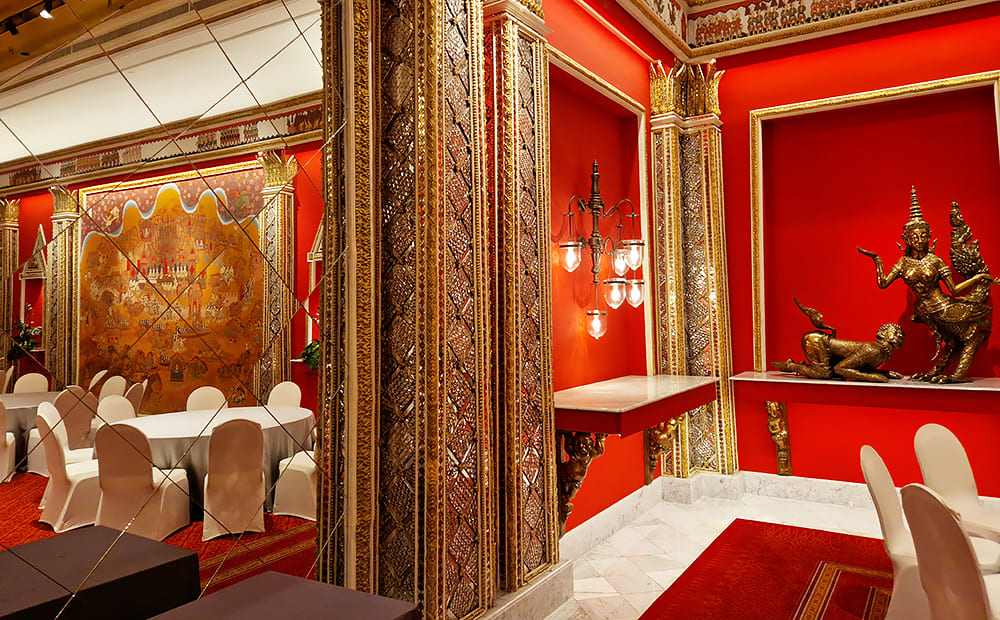 Historischer, rot-goldenen Montienthip Salon. Foto: © Thailand-Lifestyle.com by Nathalie Gütermann 