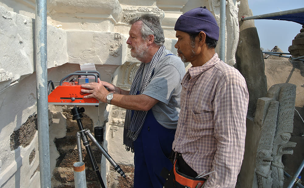 Der deutsche Projektleiter und Wissenschaftler Prof. Hans Leisen in Ayutthaya. Foto © H. Leisen/Deutsche Botschaft Bangkok 