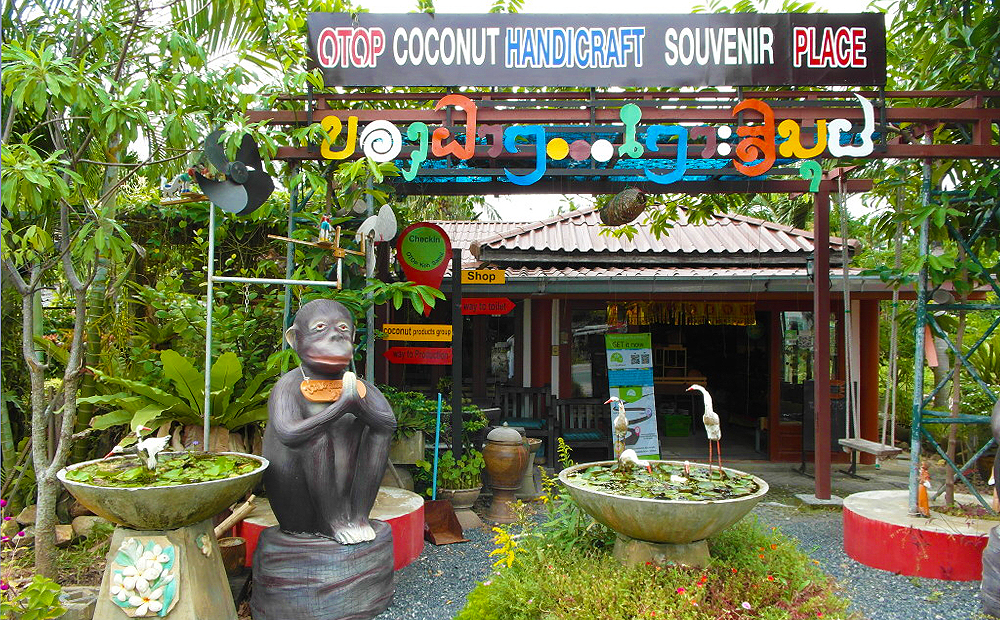 Besuch im Kokosnuss-Shop "OTOP Coconut Handicraft" auf Koh Samui. © Text & Fotos: Nathalie Gütermann / Thailand-Lifestyle.com